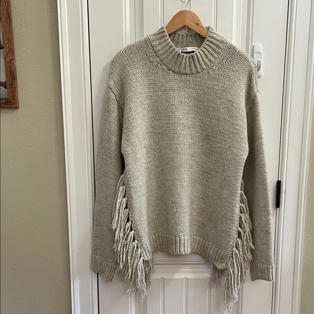 ZARA Beige Chunky Knit Fringe Sweater